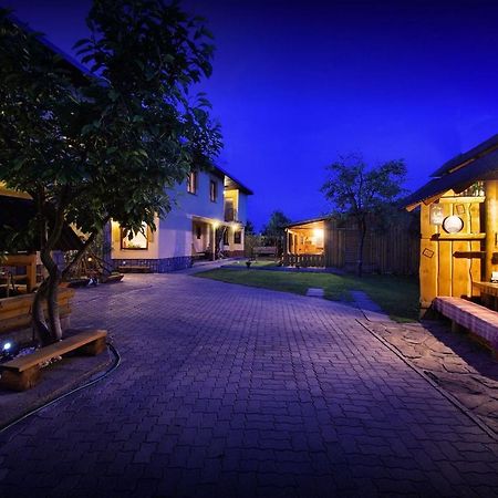 Yellow Paradise House Hrabusice Exterior photo