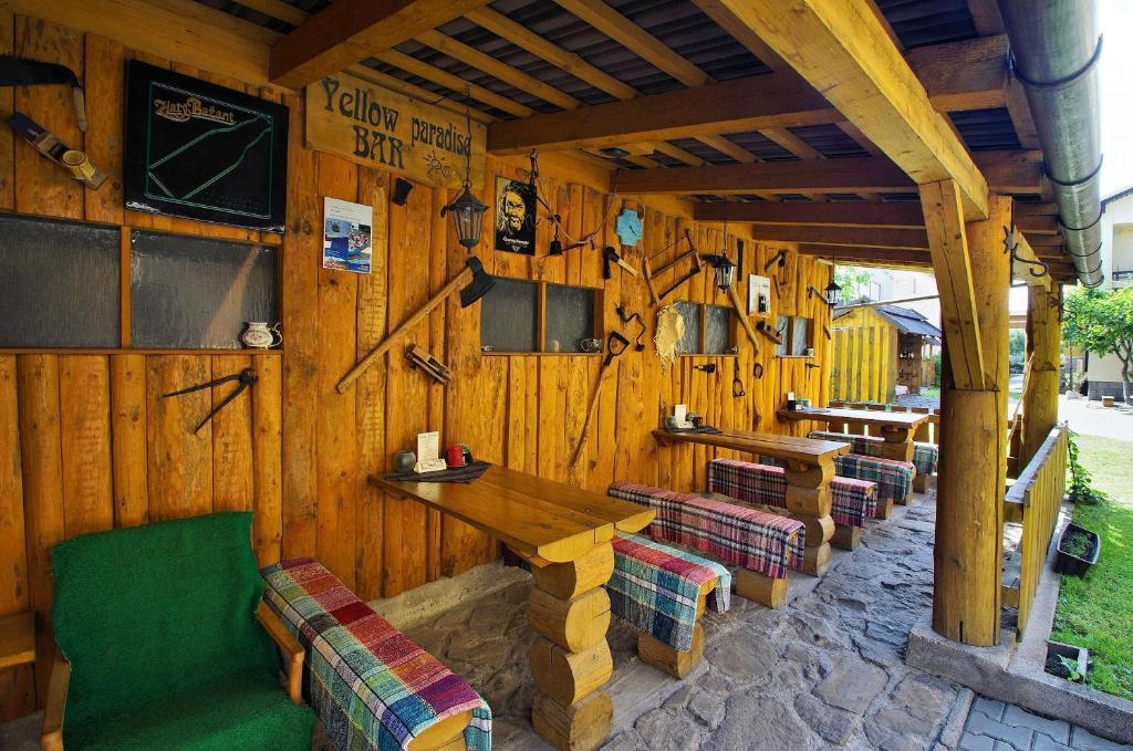 Yellow Paradise House Hrabusice Exterior photo