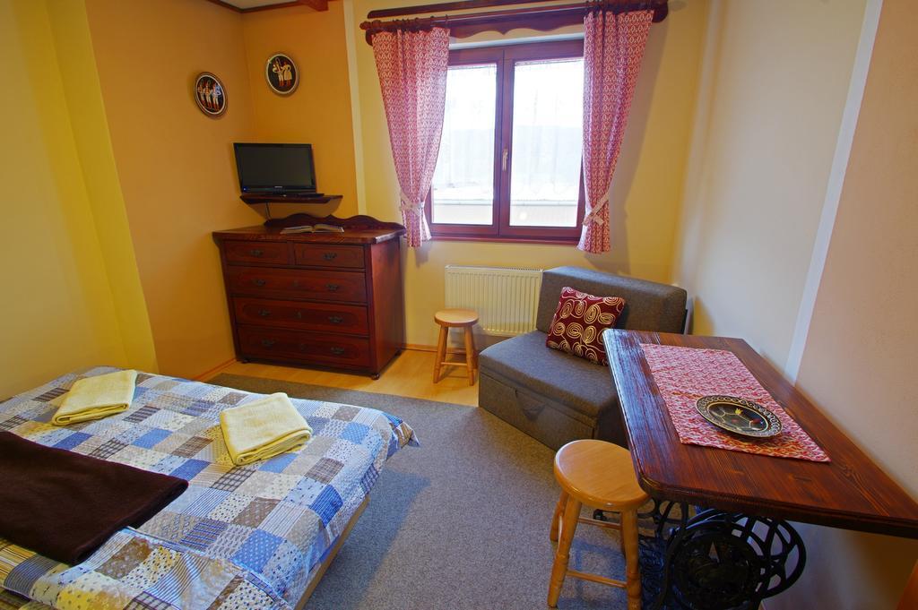 Yellow Paradise House Hrabusice Exterior photo