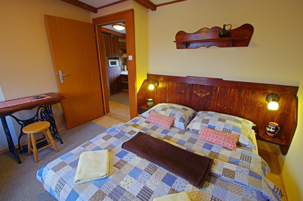 Yellow Paradise House Hrabusice Exterior photo