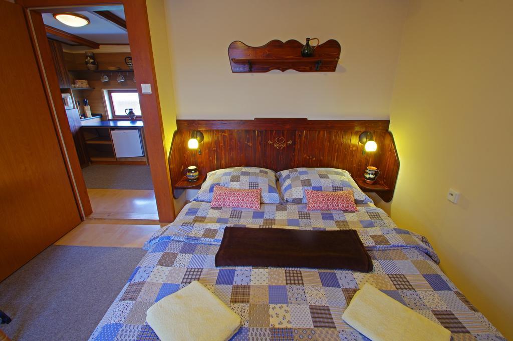 Yellow Paradise House Hrabusice Exterior photo