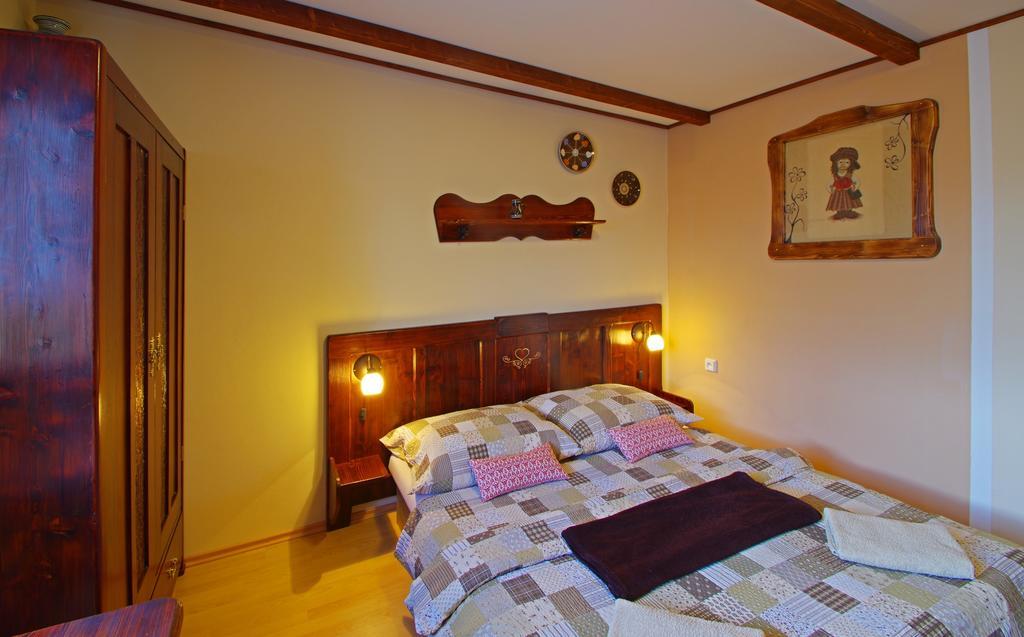 Yellow Paradise House Hrabusice Exterior photo